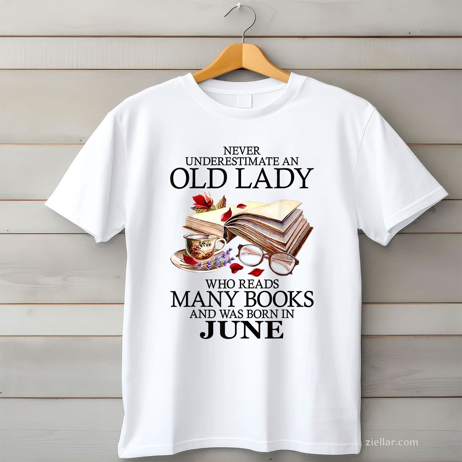 Funny An Old Lady Who Reads Many