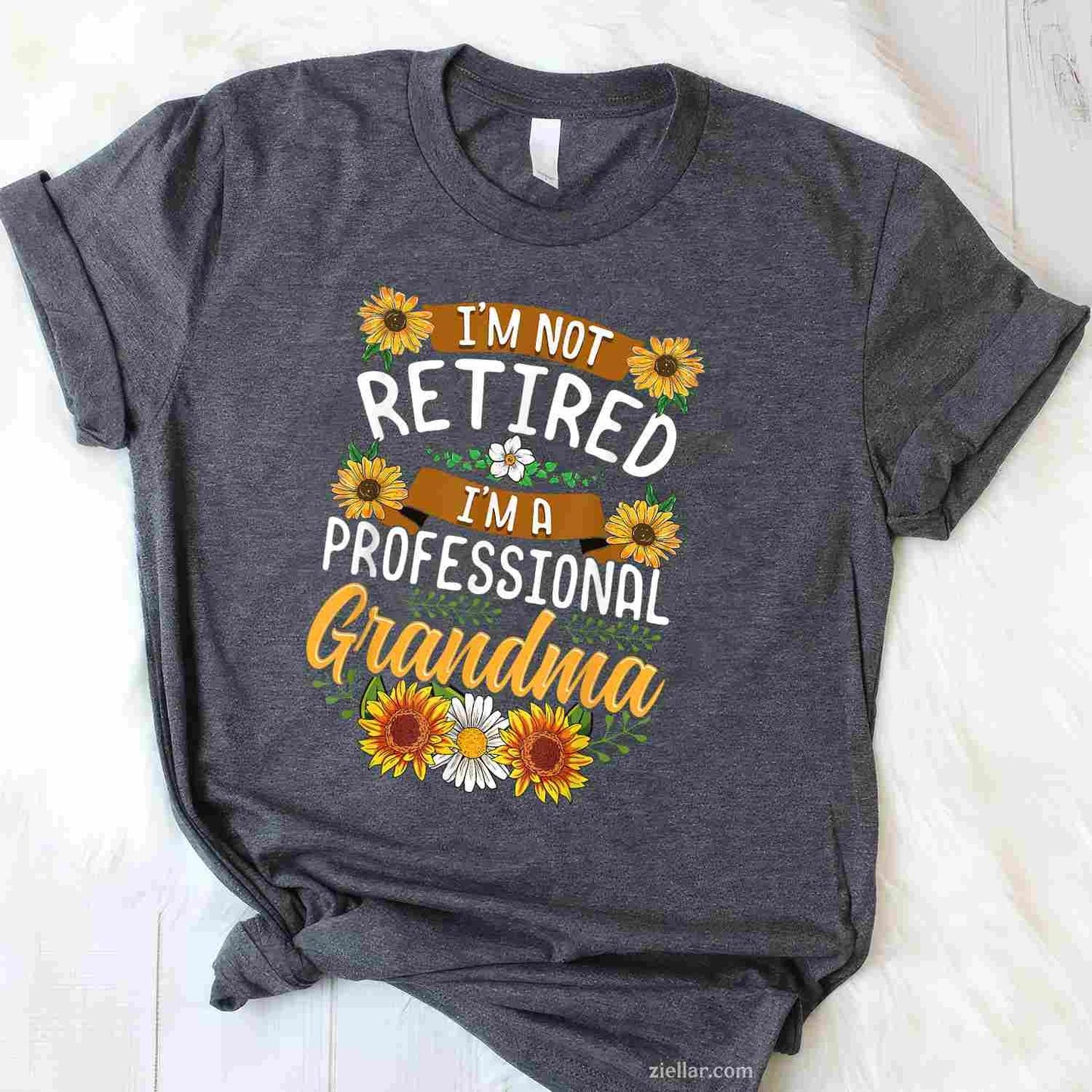 I'm Not Retired I'm A Professional Grandma Shirt Mothers Day T-Shirt Tee for Men Women Adults Unisex