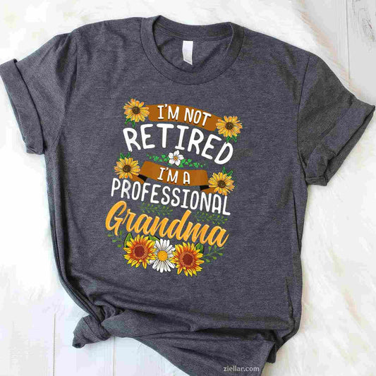 I'm Not Retired I'm A Professional Grandma Shirt Mothers Day T-Shirt Tee for Men Women Adults Unisex