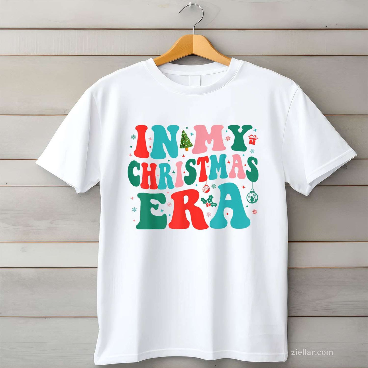 In My Christmas Era Cute Groovy Holiday Xmas T-Shirt, A Vintage Xmas Vibe Tee For Men And Women