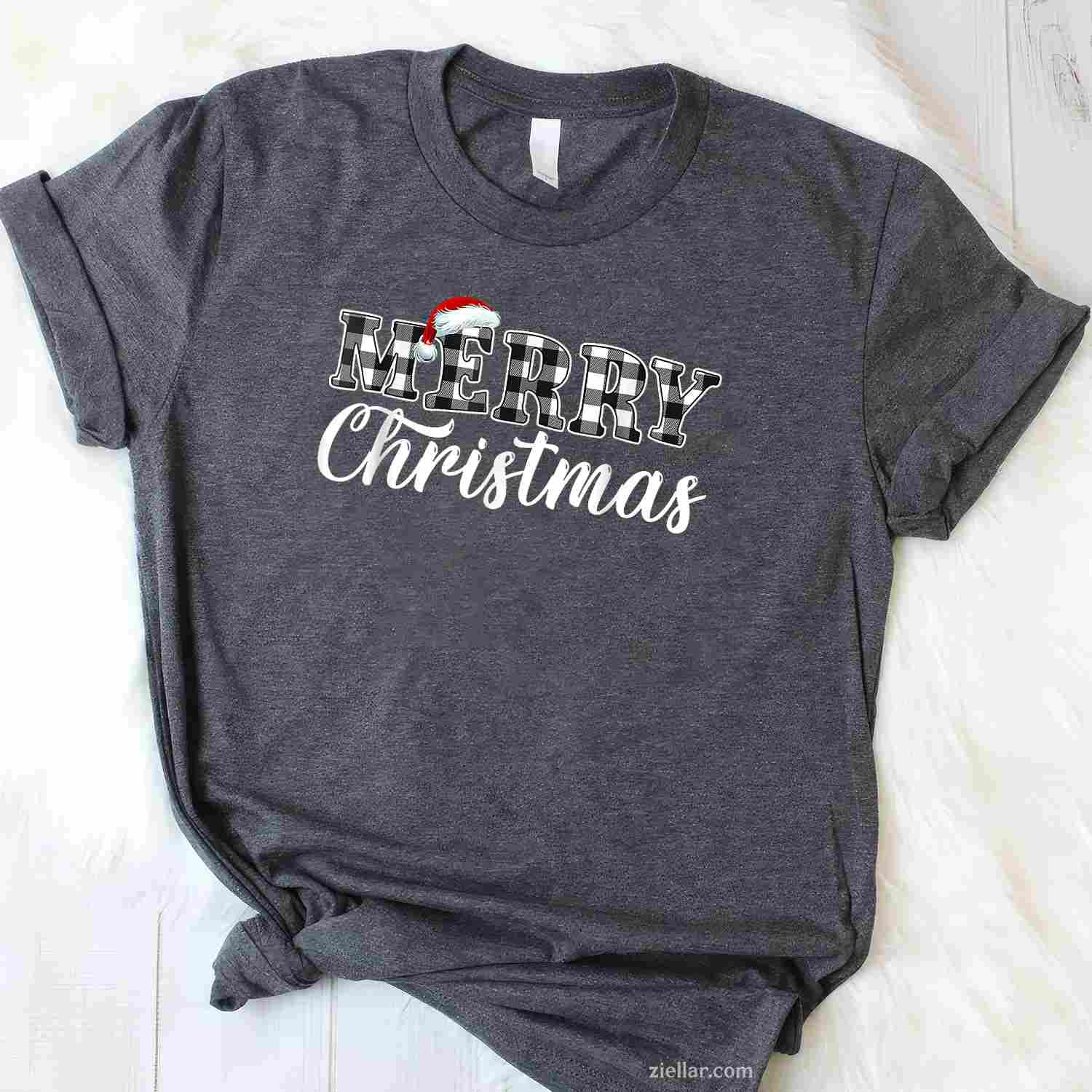 Mommy Gnome Xmas Family Matching Funny Christmas Gnomes T-Shirt, A Funny Mommy Gnome Christmas Tee For Family