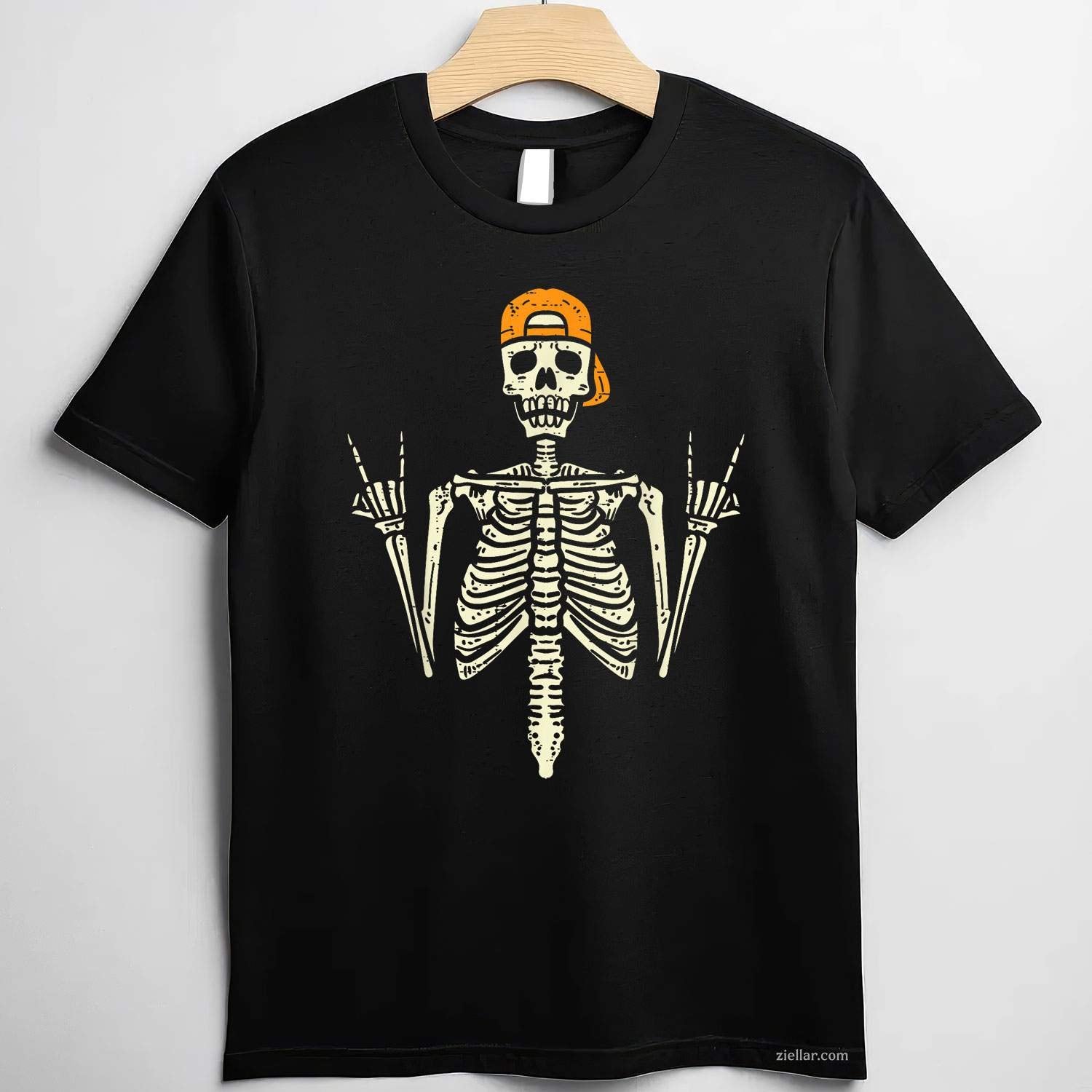 Rocker Skeleton Cap Skater Cool Halloween Punk Rock Men Tee, Halloween T-Shirt for Men Women Adults Unisex, Vintage Retro Graphic, Funny Novelty Gift