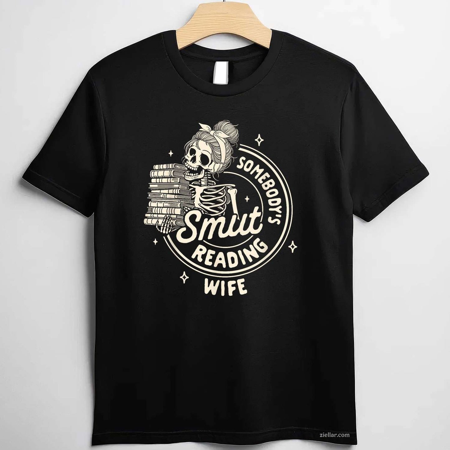 Smut Book Reader Spicy Romance T-Shirt, Somebody'S Smut Reading Wife Vintage Graphic Tee For Women