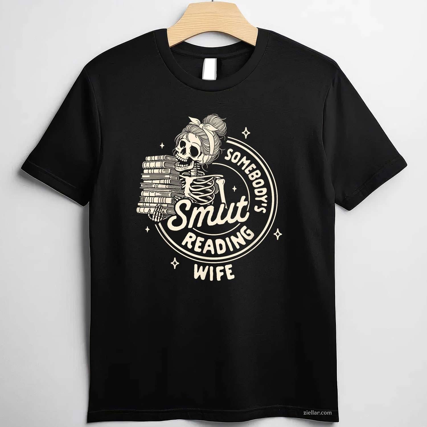 Smut Book Reader Spicy Romance T-Shirt, Somebody'S Smut Reading Wife Vintage Graphic Tee For Women