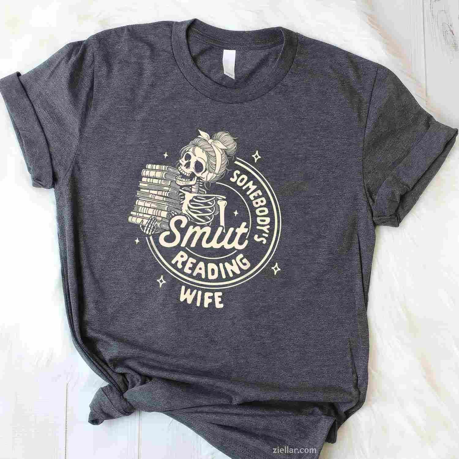 Smut Book Reader Spicy Romance T-Shirt, Somebody'S Smut Reading Wife Vintage Graphic Tee For Women