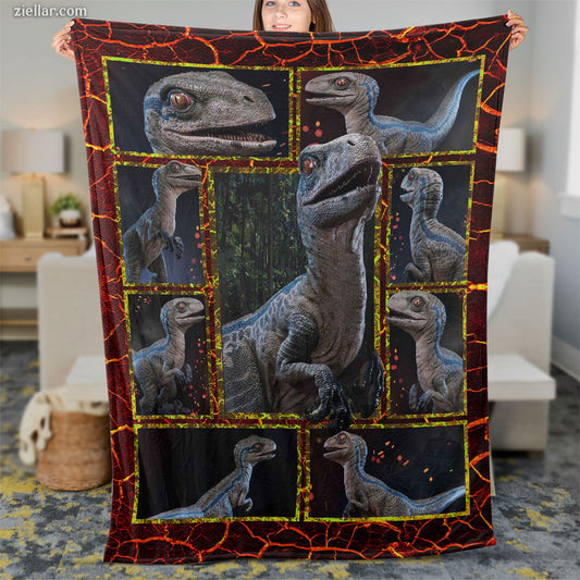 Velociraptor Quilt Blanket, Fleece Blanket Dinosaur Reptile Gift for Boys and Dino Lovers