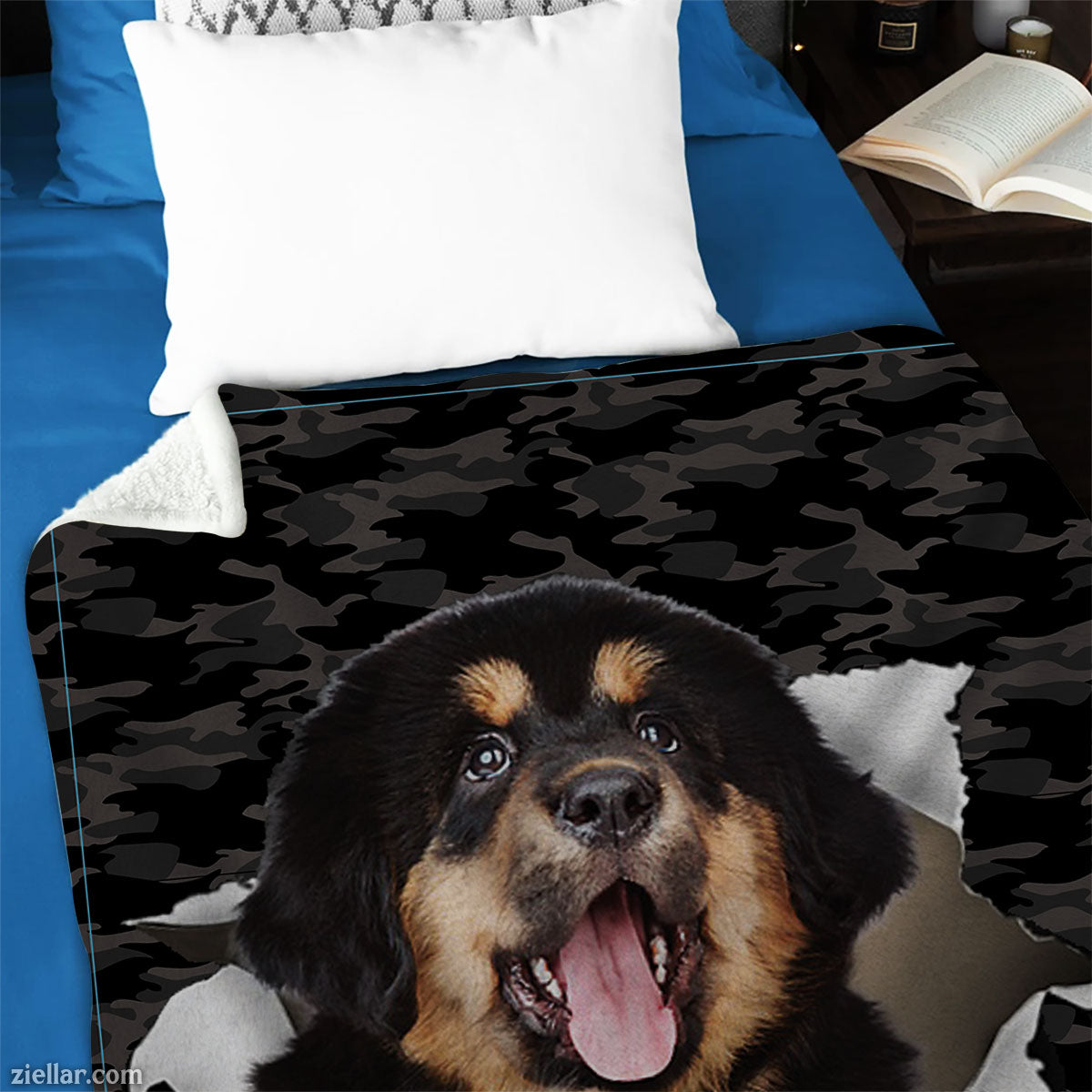 Rottweiler Dog Quilt Blanket, Fleece Blanket Gift for Pet Lovers with Dog Peeking Art, Custom Name