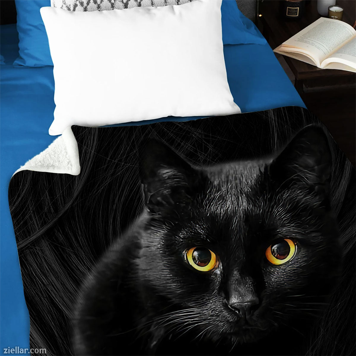 Black Cat Close-Up Quilt Blanket, Fleece Blanket Gift with Mysterious Cat Eyes and Fur Texture