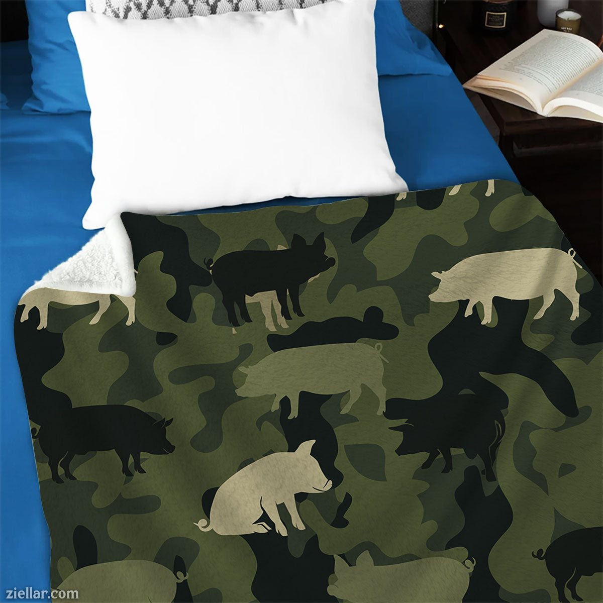 Camo Dogs Quilt Blanket, Fleece Blanket Hunting Dog Camouflage Forest Wildlife Design
