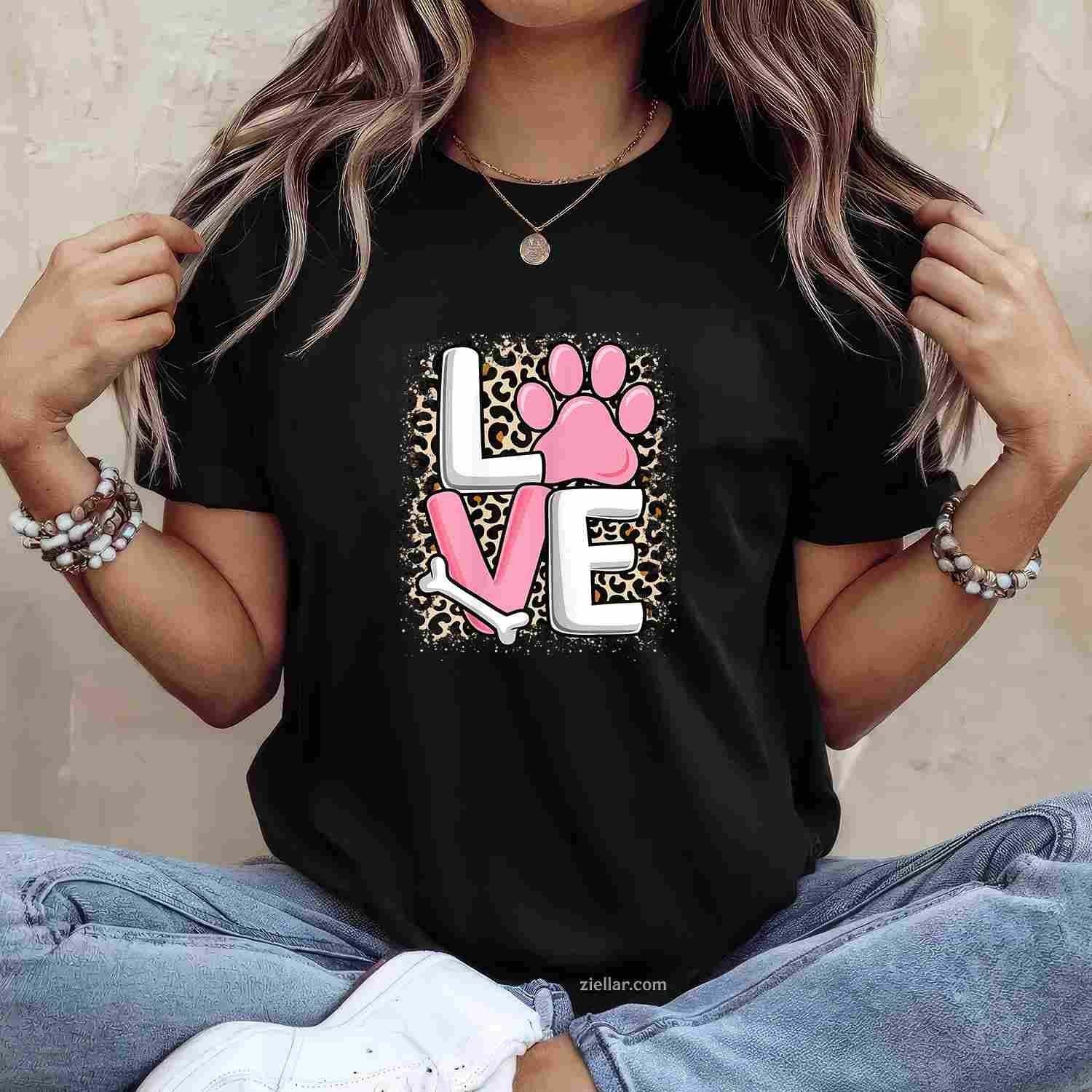 Cute Love Dog Paw Dog Puppy Lover T-Shirt, Vintage Graphic Tee For Adults Women Pet Owner