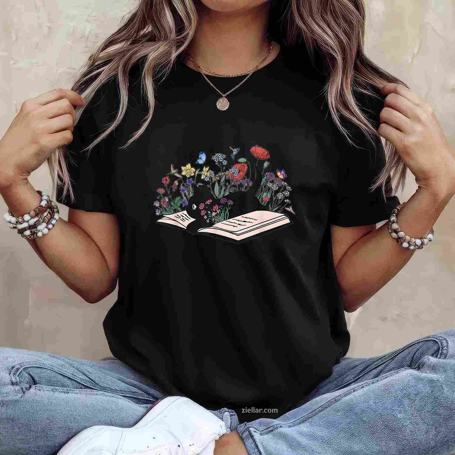 Floral Black Cat Women T-Shirt, Vintage Graphic Tee For Cat Lovers And Pet Owners