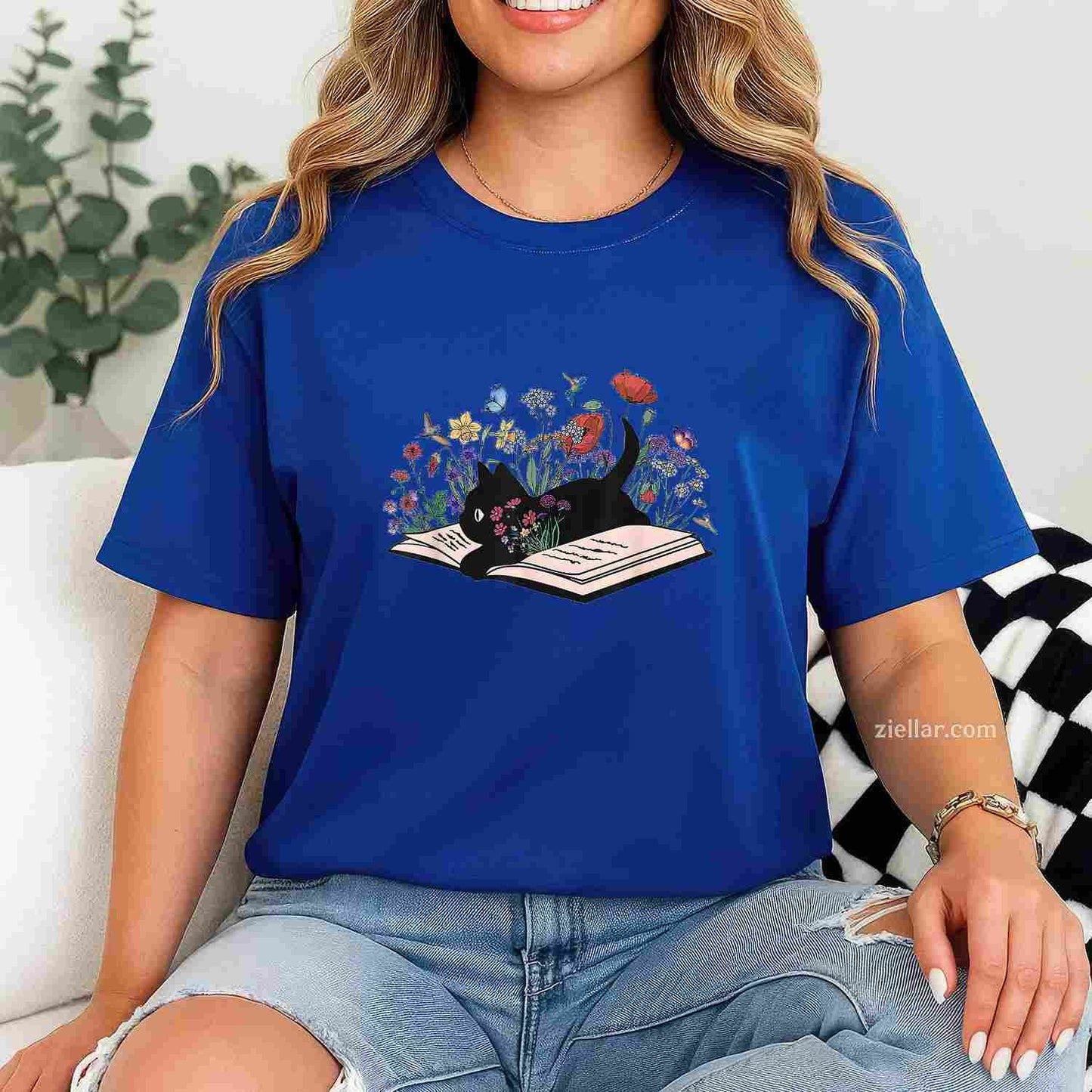 Floral Black Cat Women T-Shirt, Vintage Graphic Tee For Cat Lovers And Pet Owners
