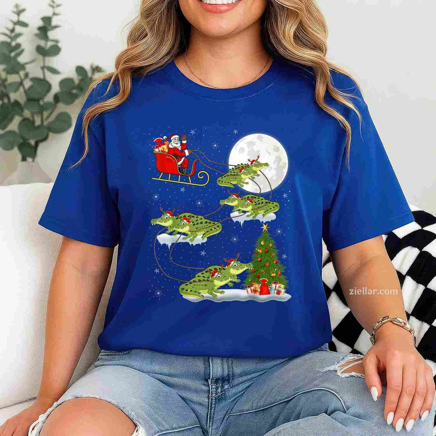Funny Xmas Lighting Tree Santa Riding Alligator Christmas T-Shirt, A Santa Riding Alligator Christmas Lighting Tee