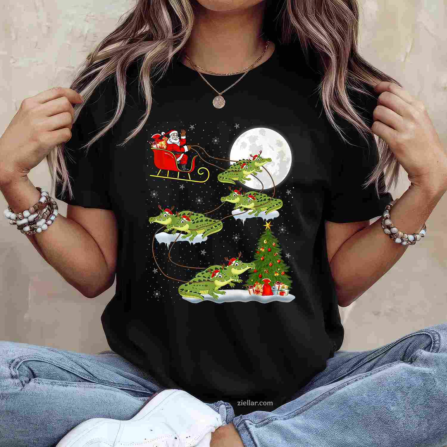 Funny Xmas Lighting Tree Santa Riding Alligator Christmas T-Shirt, A Santa Riding Alligator Christmas Lighting Tee