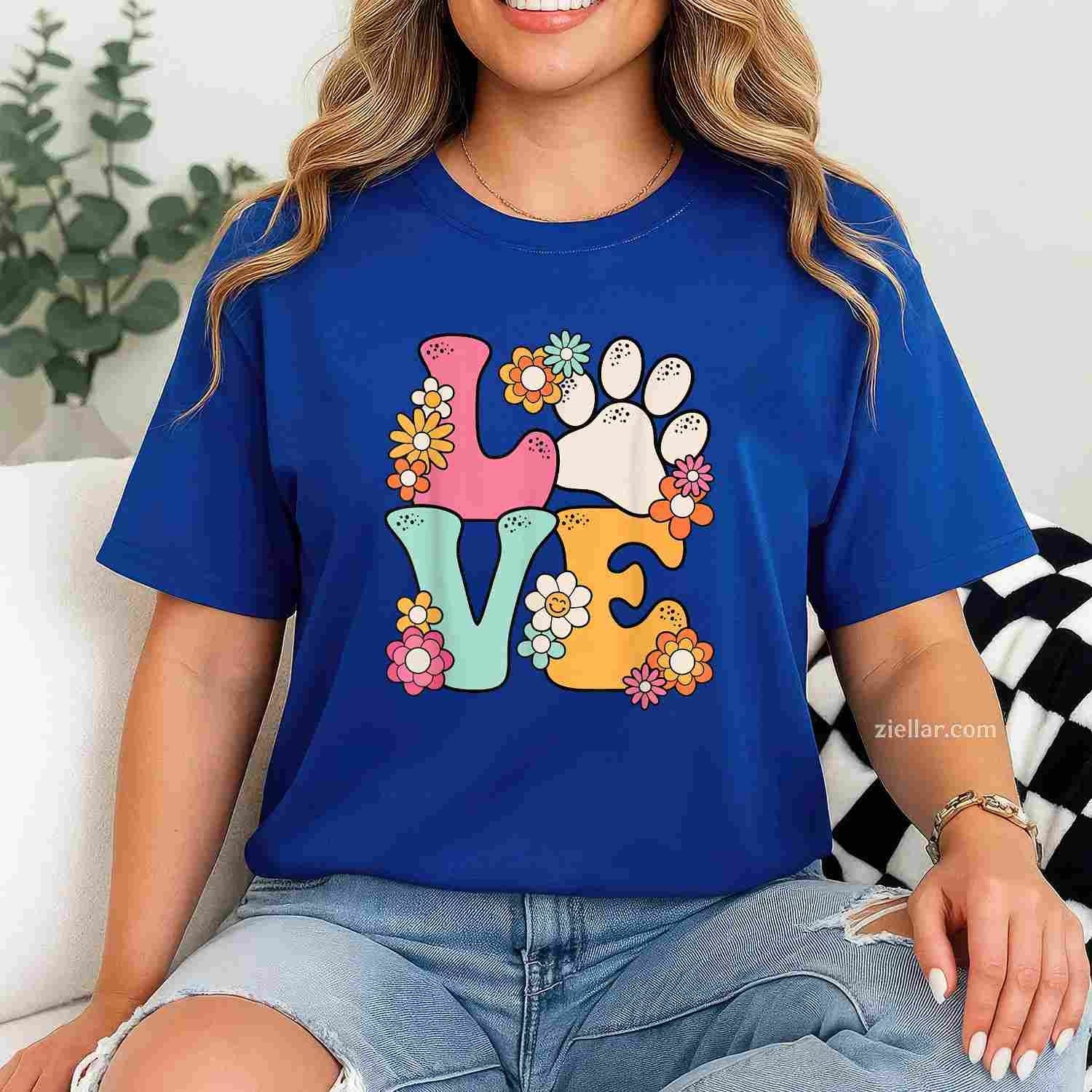 Groovy Paw Love Cat Dog Lover T-Shirt, Vintage Graphic Tee For Pet Owner Women Adults