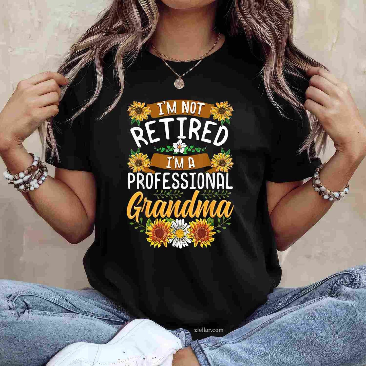 I'm Not Retired I'm A Professional Grandma Shirt Mothers Day T-Shirt Tee for Men Women Adults Unisex