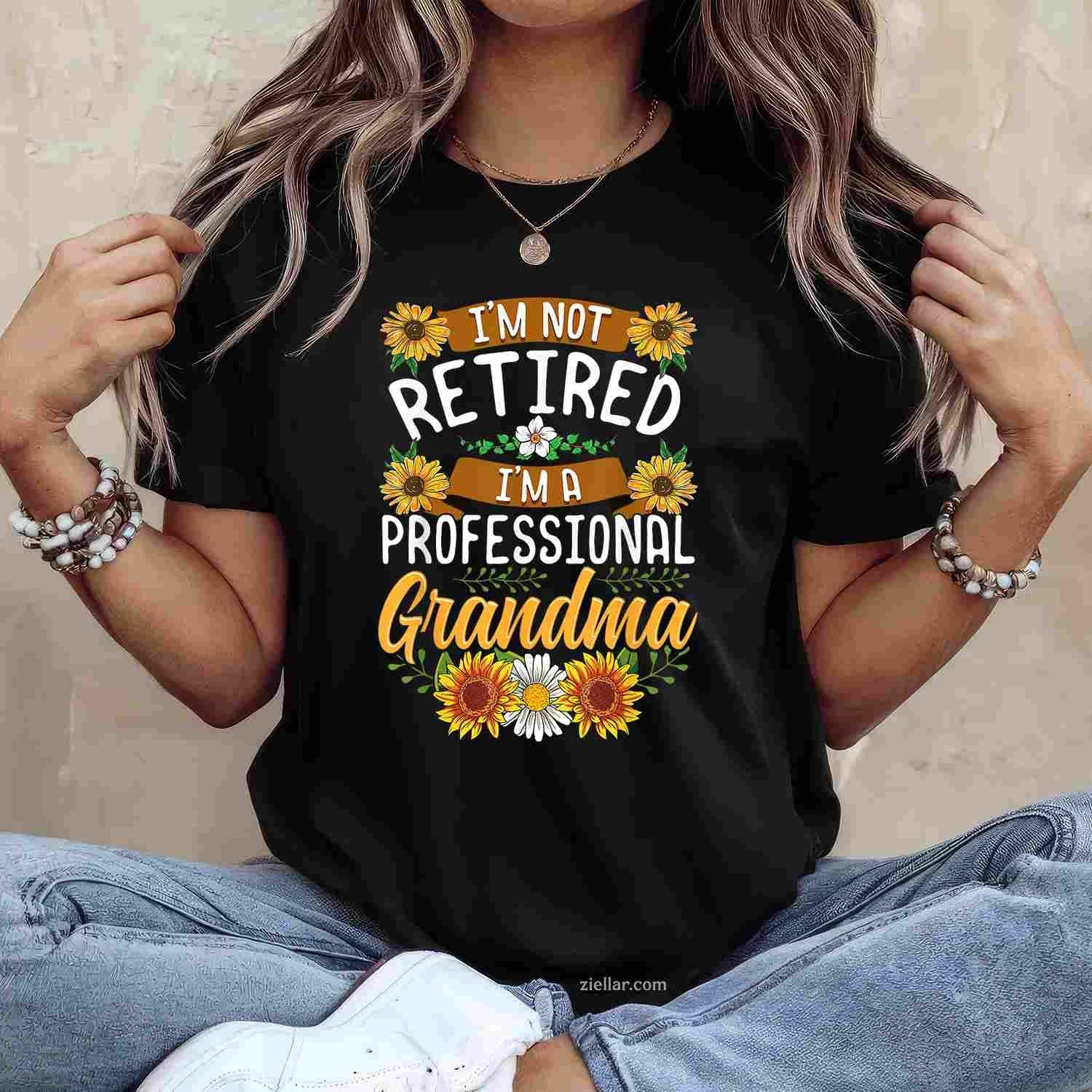 I'm Not Retired I'm A Professional Grandma Shirt Mothers Day T-Shirt Tee for Men Women Adults Unisex