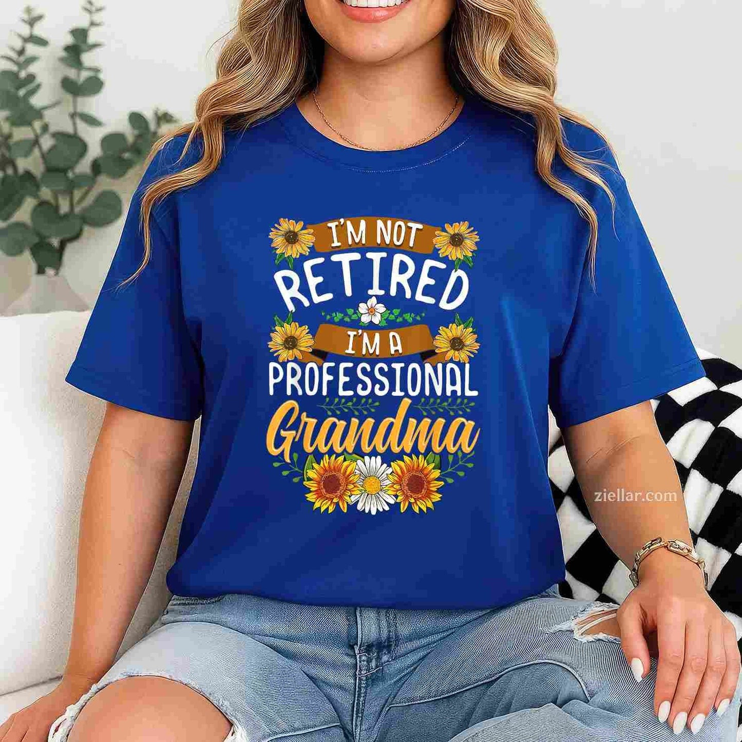I'm Not Retired I'm A Professional Grandma Shirt Mothers Day T-Shirt Tee for Men Women Adults Unisex