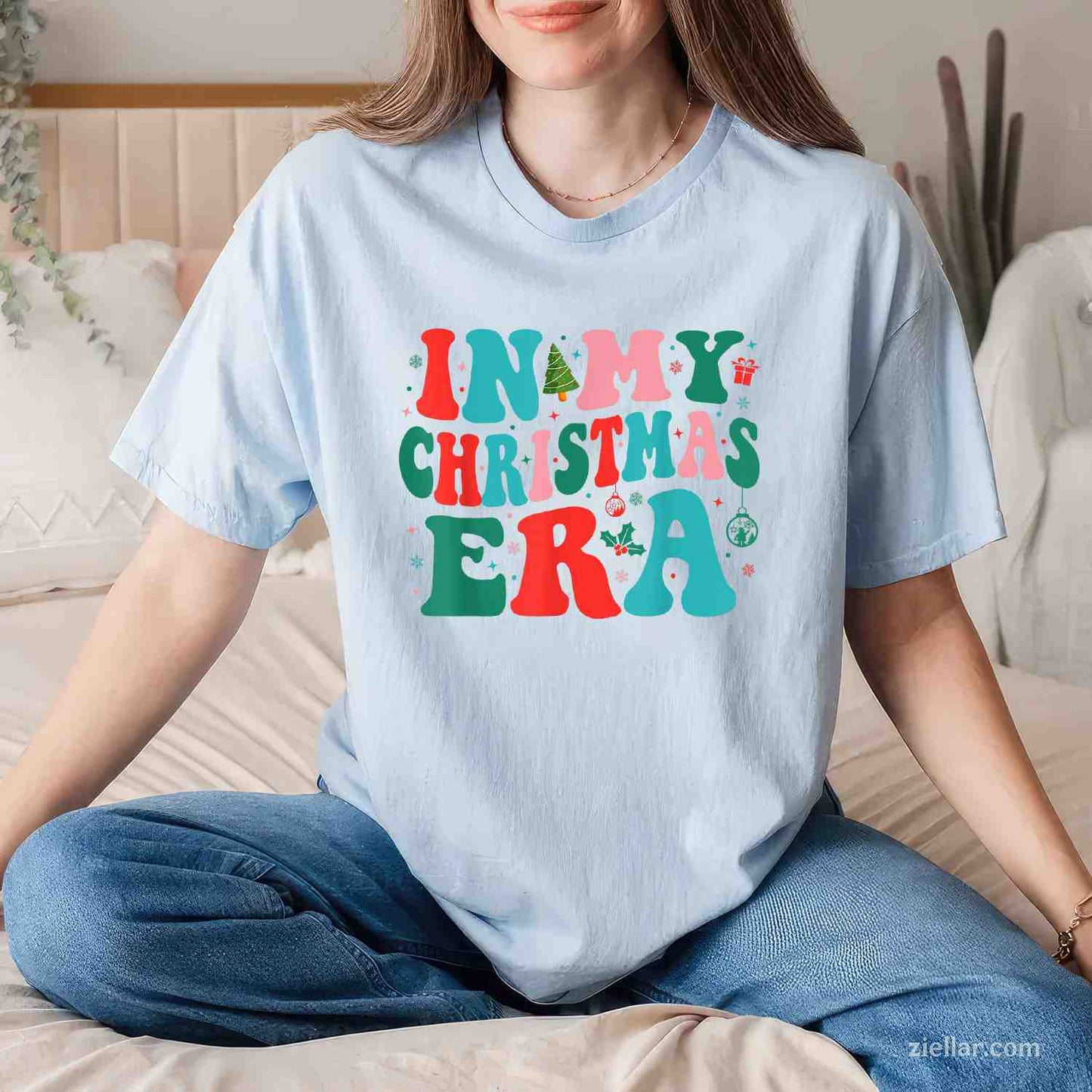 In My Christmas Era Cute Groovy Holiday Xmas T-Shirt, A Vintage Xmas Vibe Tee For Men And Women