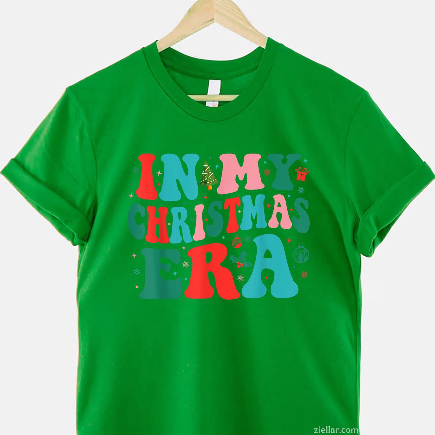 In My Christmas Era Cute Groovy Holiday Xmas T-Shirt, A Vintage Xmas Vibe Tee For Men And Women