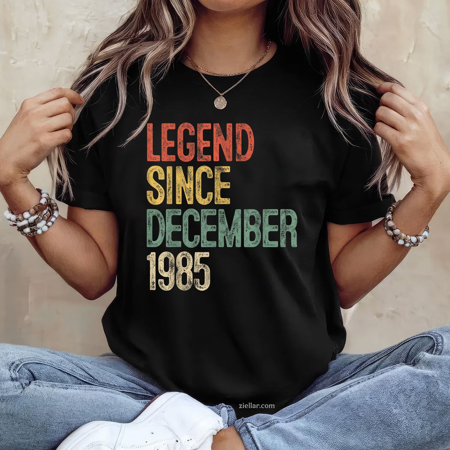 Legend Since December 1985 Tee and T-Shirt, 35th Birthday Gift T-Shirt for 35-Year-Old Men Adults