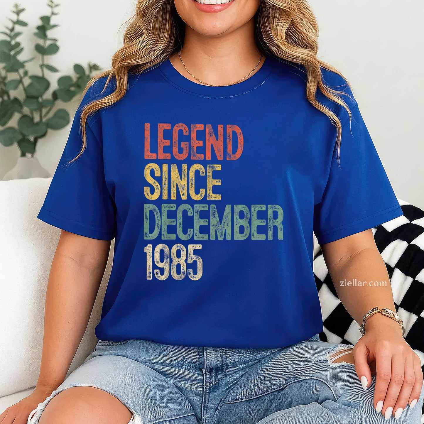 Legend Since December 1985 Tee and T-Shirt, 35th Birthday Gift T-Shirt for 35-Year-Old Men Adults