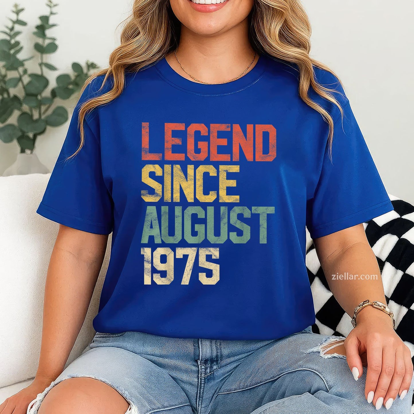 Legend Since August 1975 Tee and T-Shirt, 45th Birthday Gift T-Shirt for Men Adults