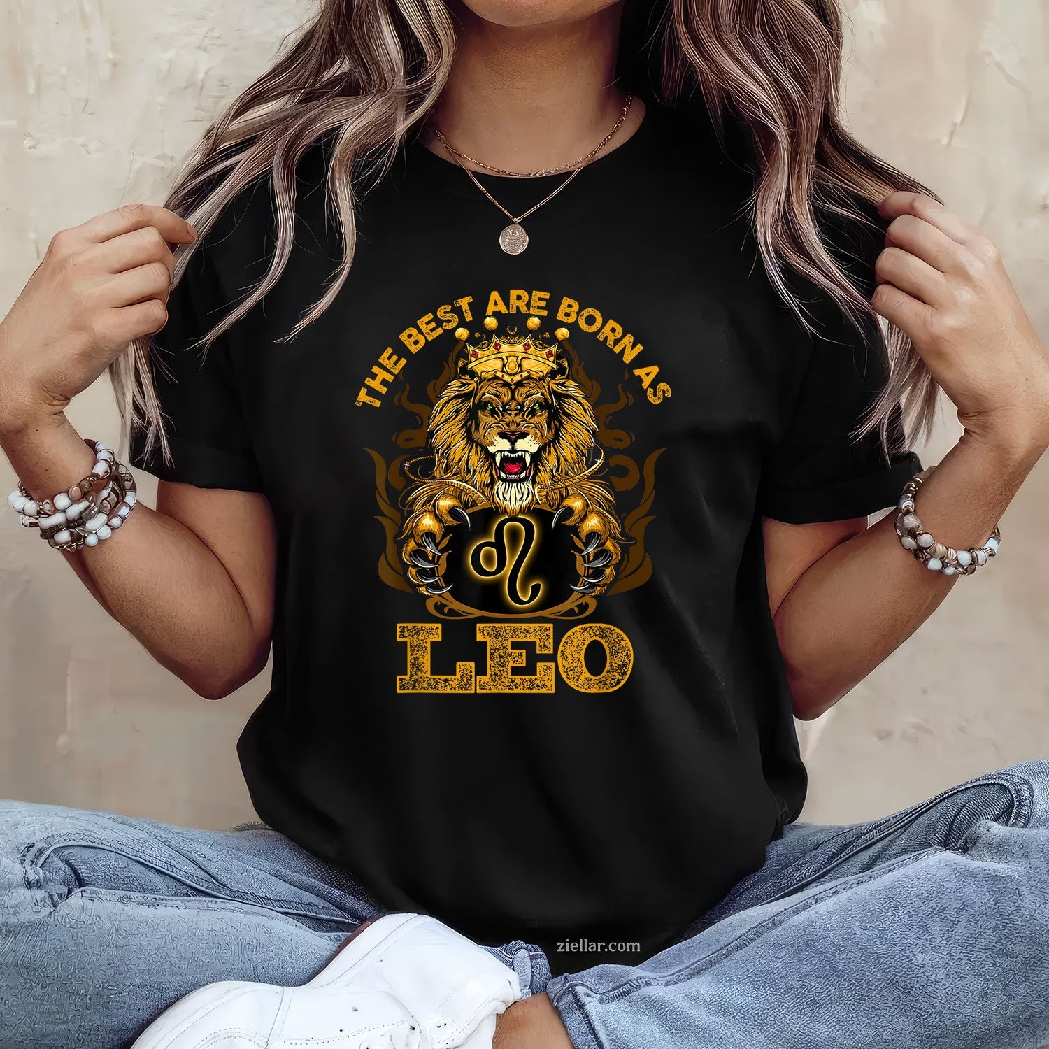 Leo Zodiac Lion Graphic Tee and T-Shirt, Birthday Gift T-Shirt for Adults Born in August
