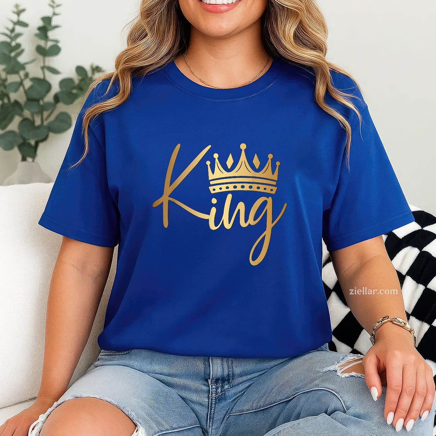 Melanin King Crown Tee and T-Shirt, Outstanding Gold Birthday T-Shirt Gift for Men Adults