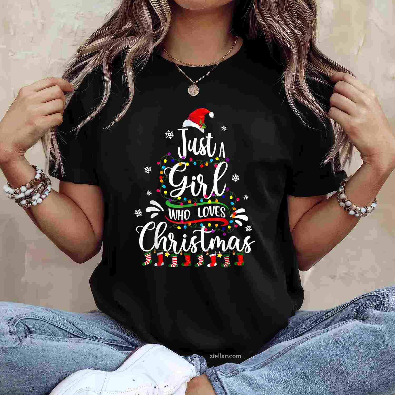 Merry Christmas Just A Girl Who Loves Christmas Tree Xmas T-Shirt, A Funny Just A Girl Who Loves Christmas Tee