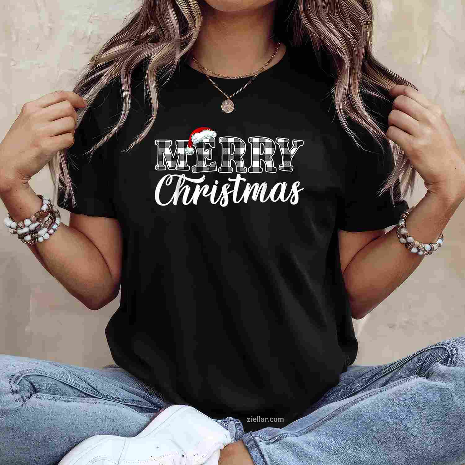 Mommy Gnome Xmas Family Matching Funny Christmas Gnomes T-Shirt, A Funny Mommy Gnome Christmas Tee For Family