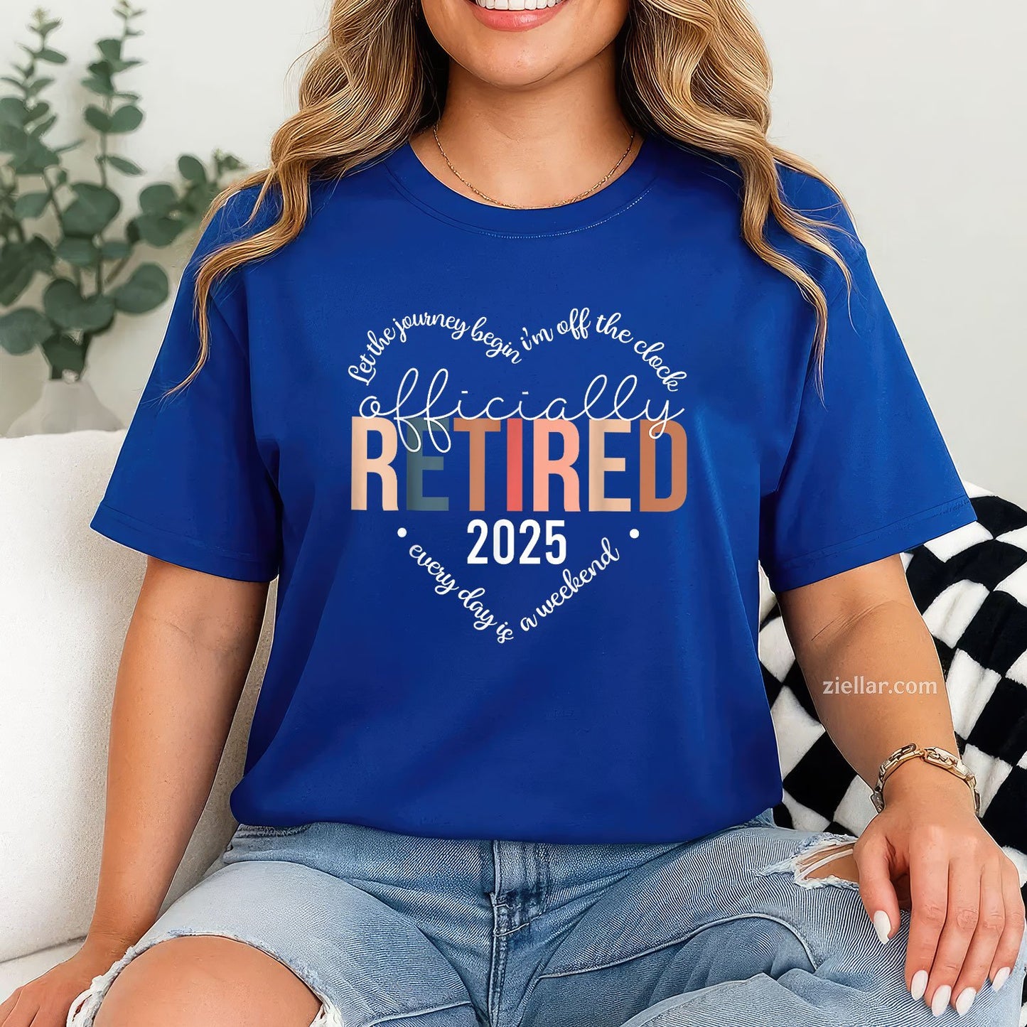 Officially Retired 2025 Tee and T-Shirt, Heart Design T-Shirt Gift for Women Adults