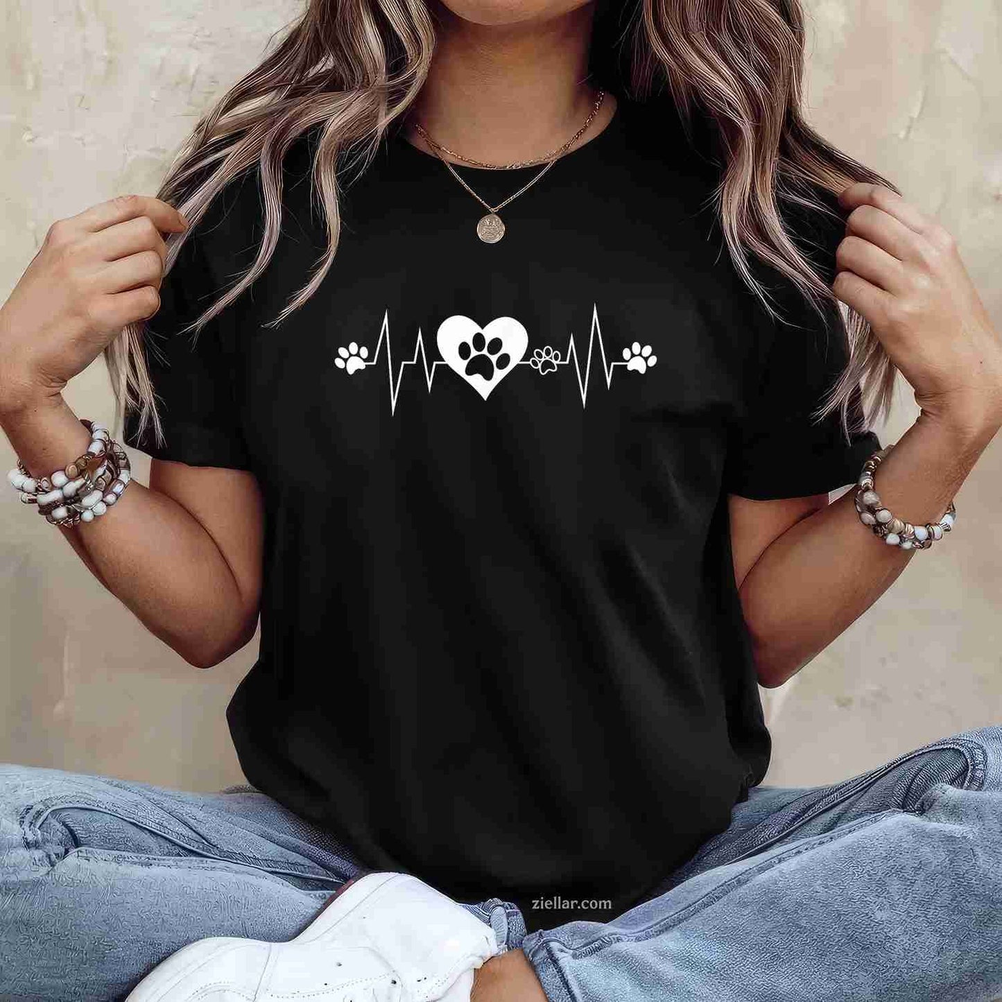 Paw Print Heartbeat Veterinarian T-Shirt, Vet Tech Funny Pulse Gift Vintage Graphic Tee For Adults