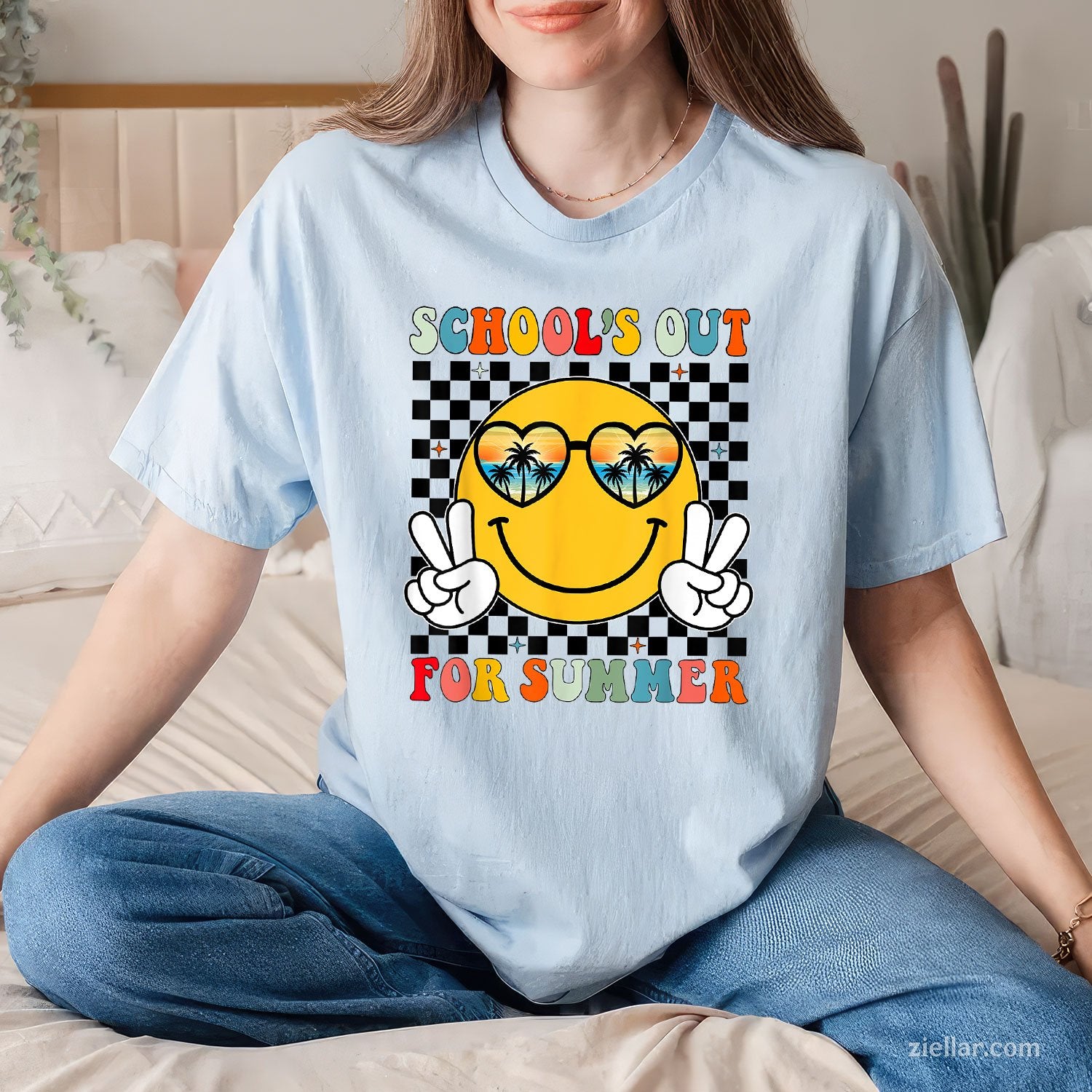 Retro School’s Out Tee and T-Shirt, End of Year Summer Break T-Shirt for Teachers and Adults