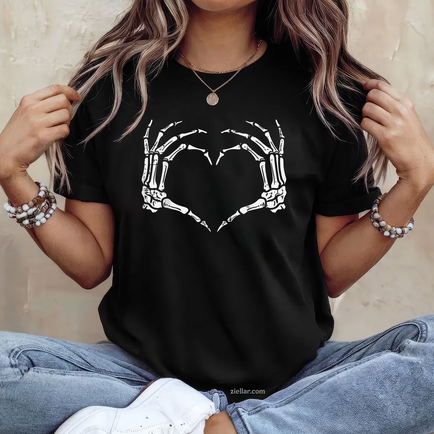 Skeleton Hands Heart Sign Tee and T-Shirt, Retro Halloween Costume T-Shirt for Women Adults