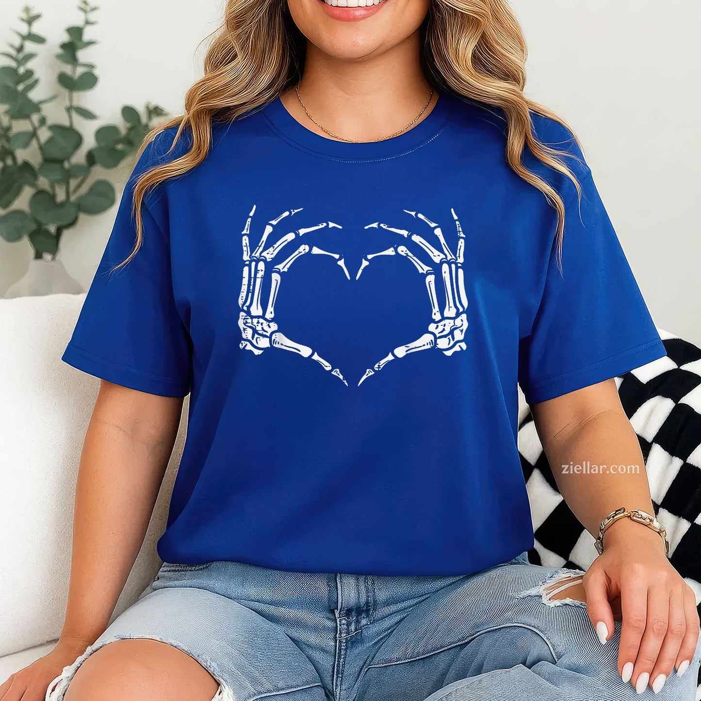 Skeleton Hands Heart Sign Tee and T-Shirt, Retro Halloween Costume T-Shirt for Women Adults