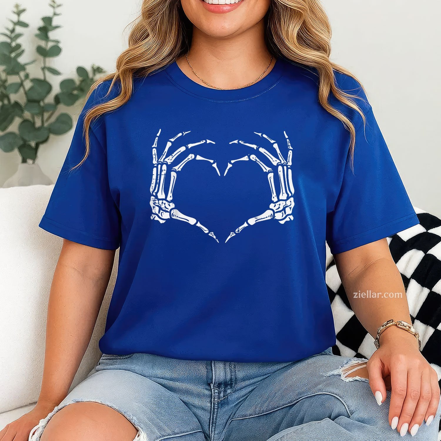 Skeleton Hands Heart Sign Tee and T-Shirt, Retro Halloween Costume T-Shirt for Women Adults