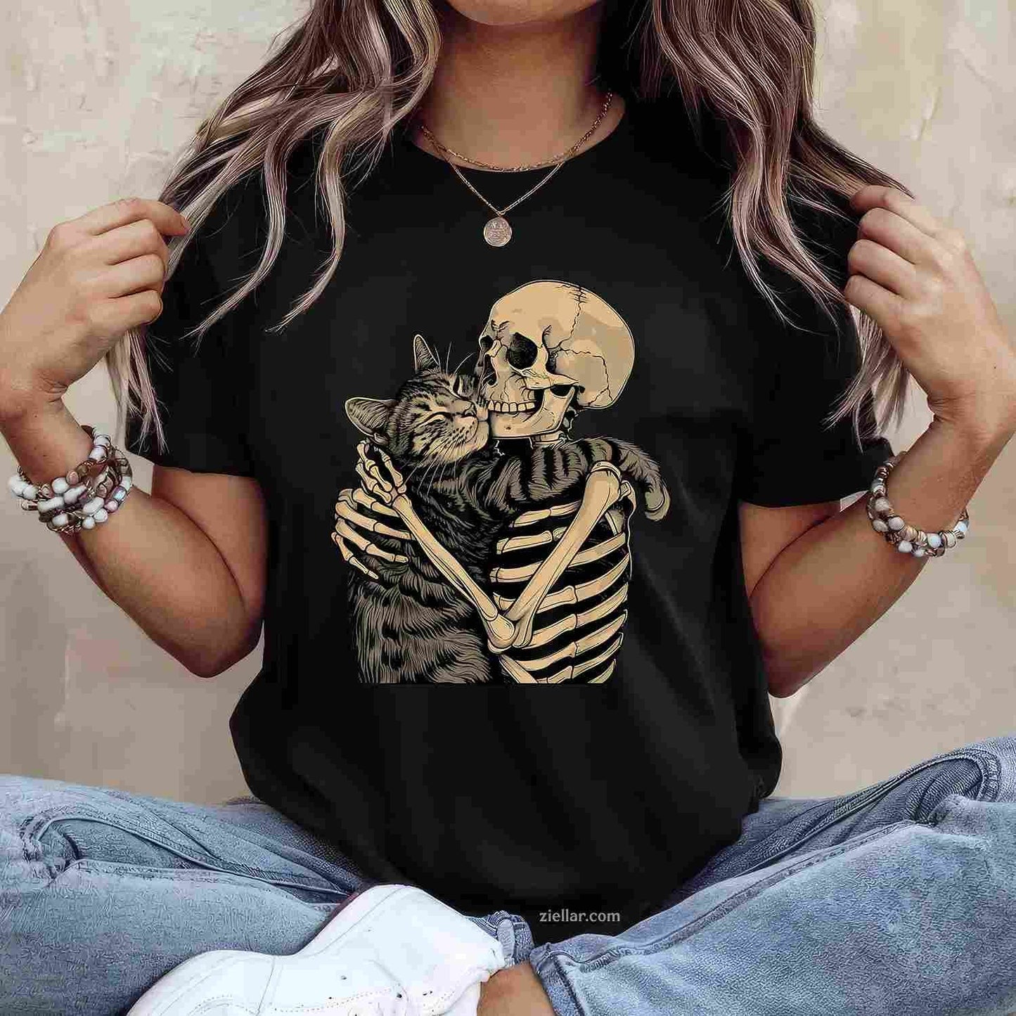 Skeleton Hugging Cat Halloween Cat Lover Cat Mom Dad Tee, Halloween T-Shirt for Men Women Adults Unisex, Aesthetic Streetwear Top, Soft Cotton Premium Print