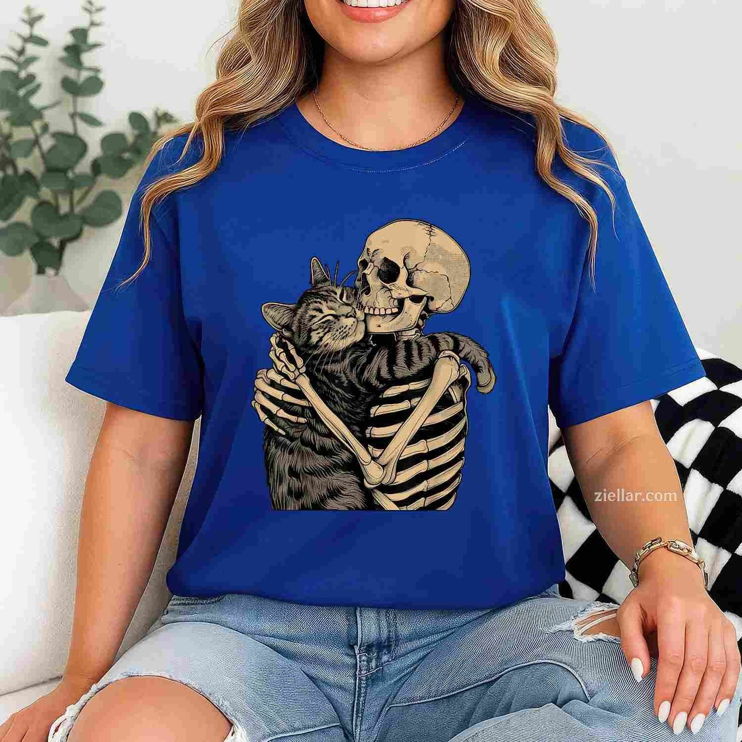 Skeleton Hugging Cat Halloween Cat Lover Cat Mom Dad Tee, Halloween T-Shirt for Men Women Adults Unisex, Aesthetic Streetwear Top, Soft Cotton Premium Print