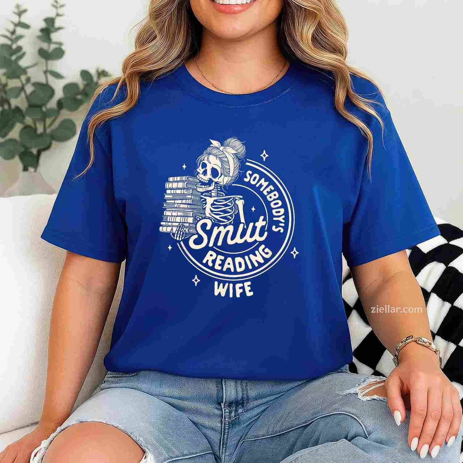 Smut Book Reader Spicy Romance T-Shirt, Somebody'S Smut Reading Wife Vintage Graphic Tee For Women